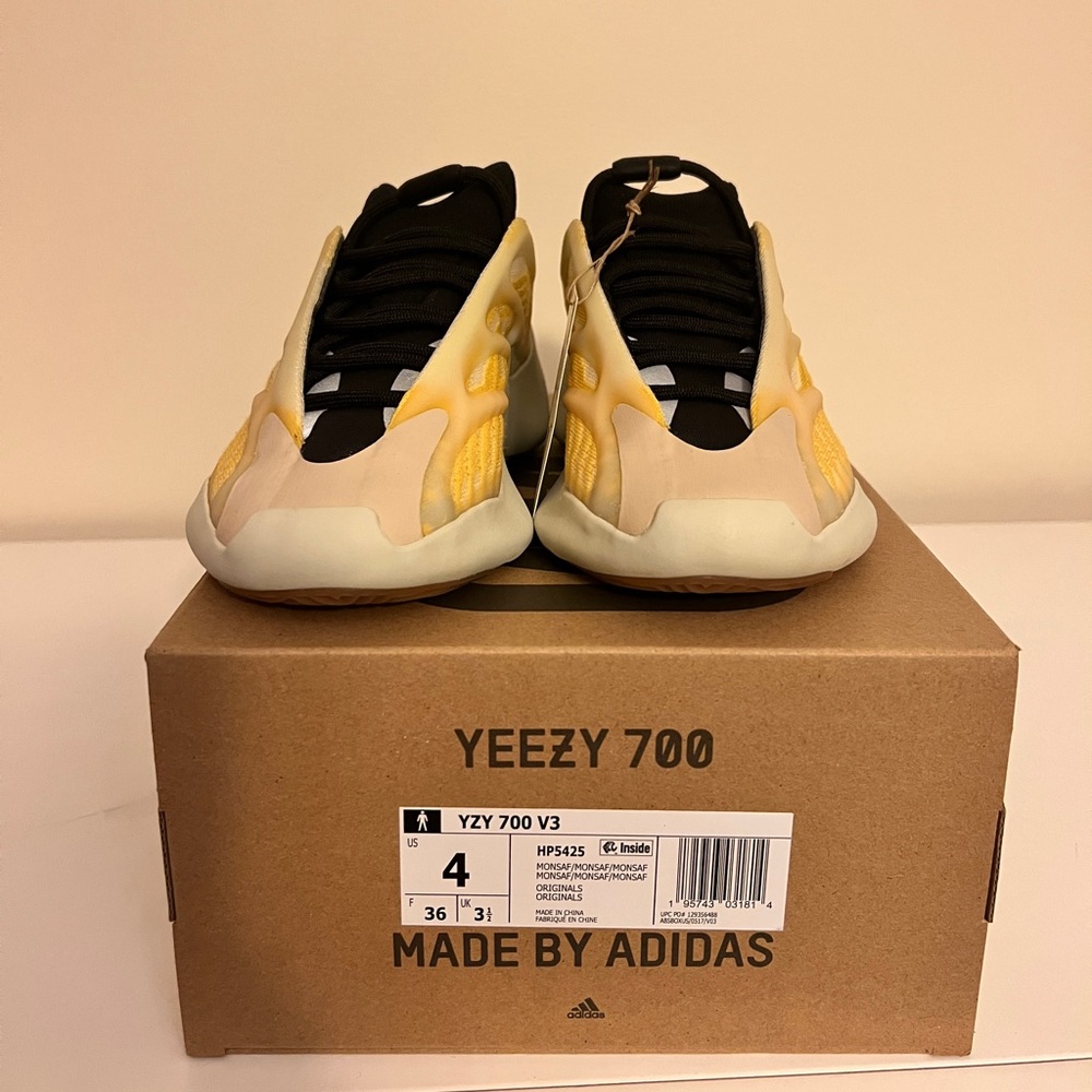 New! Yeezy 700 V3 Sneakers